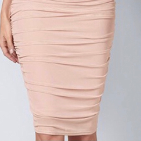 Venus Ruched Fitted Dress-Medium. B66 - Picture 3 of 6